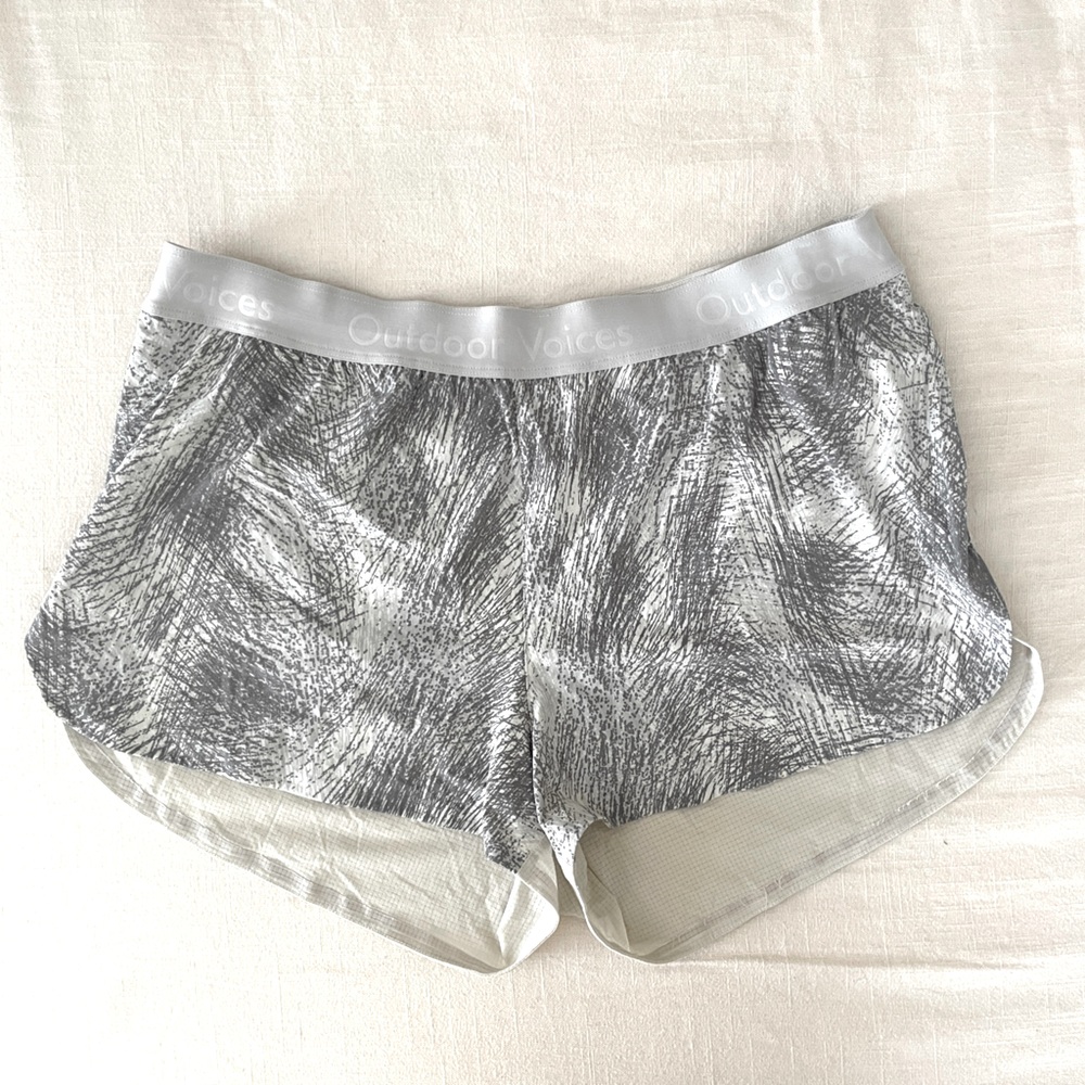 Outdoor Voices breathable grey lined running shorts zipper pockets size large